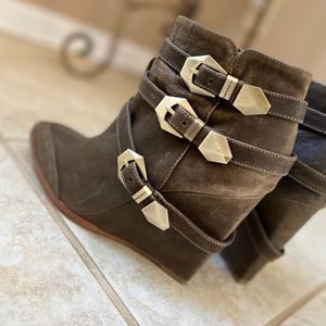 ‼️‼️Vince Camuto olive green wedges heeled booties